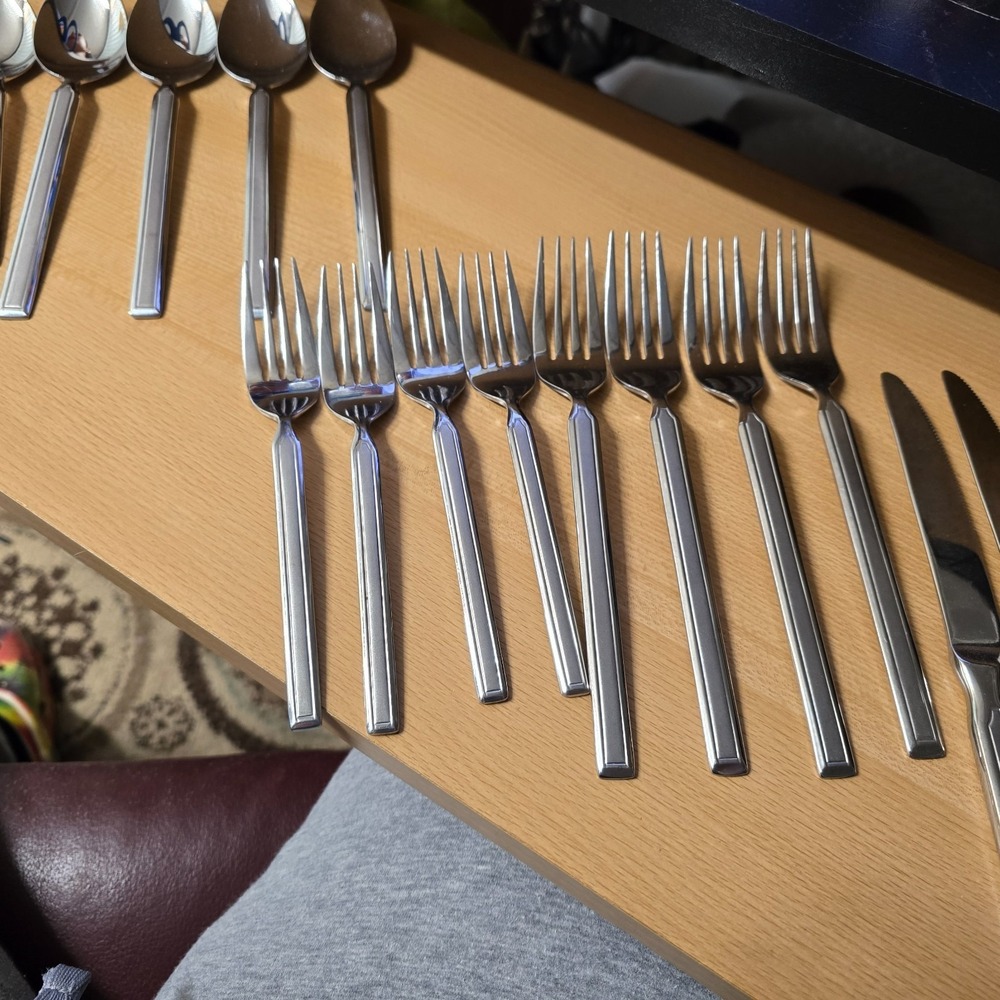 Cambridge 18/8 China Silverware Set Random Lot Spoons Forks Butter Knives Used - Picture 7 of 11